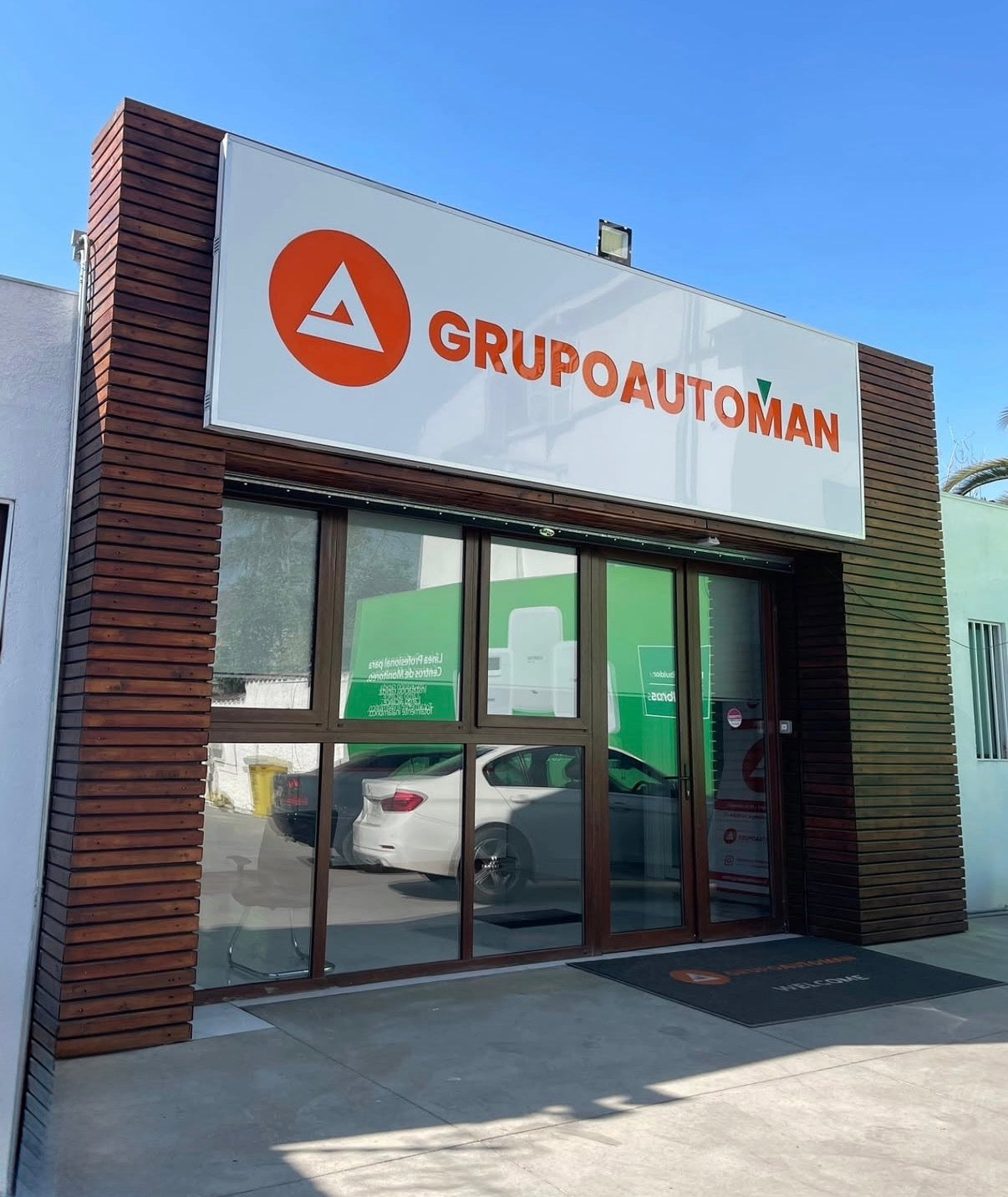Fachada de Grupo Automan